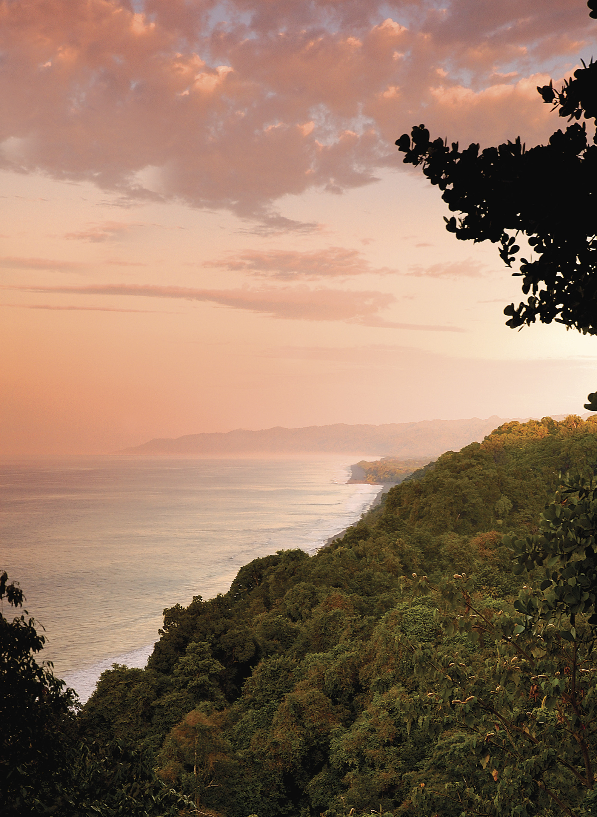 Amanhecer no Parque Nacional Corcovado, na Costa Rica, na Península de Osa, na região de Carate.